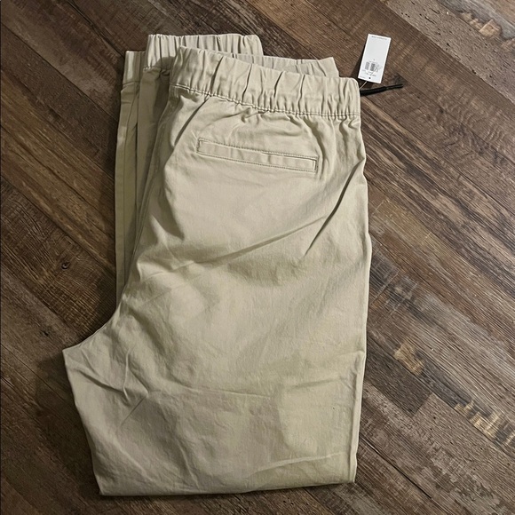 NWT! Mens Old Navy Modern Jogger Built In Flex Light Stone Khaki Pants Large - Picture 9 of 9